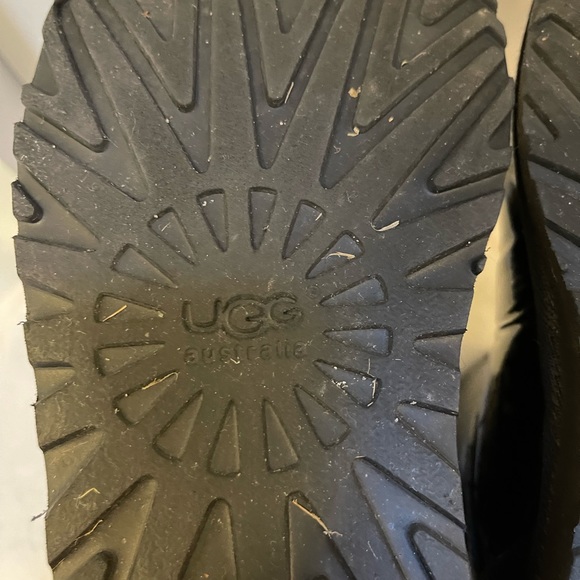 Authentic UGG Blaise mid calf patent leather boots - Picture 16 of 16